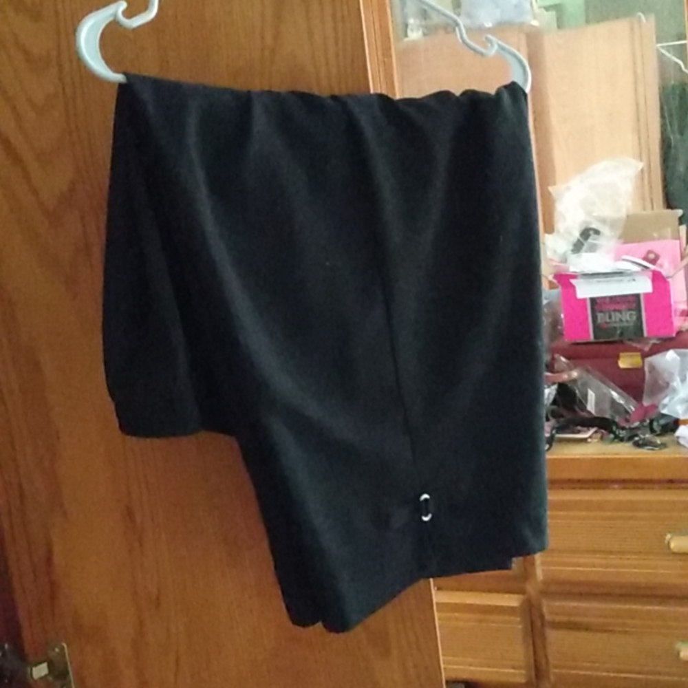Women's plus size black Capri pants (2x) elastic waist